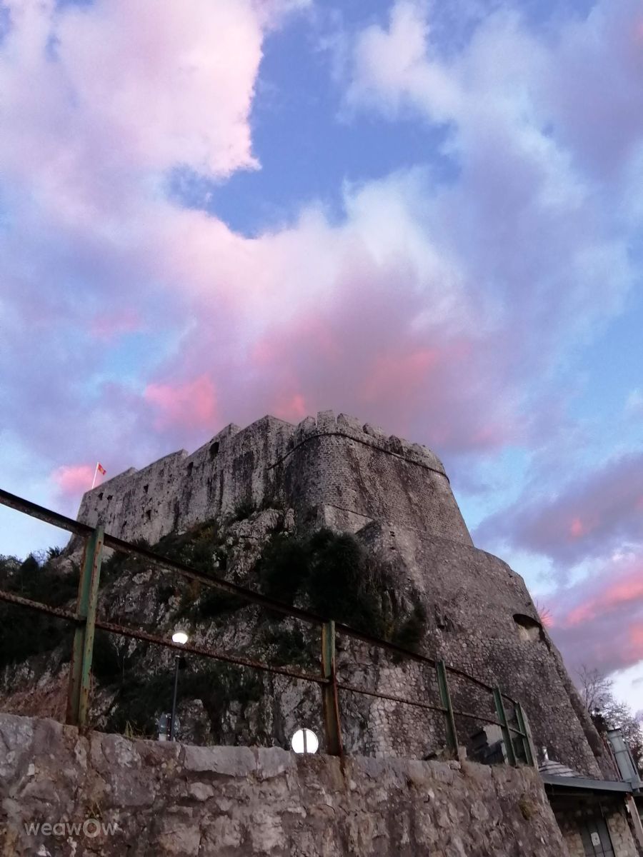 Weather forecasts with beautiful photos by lourajner