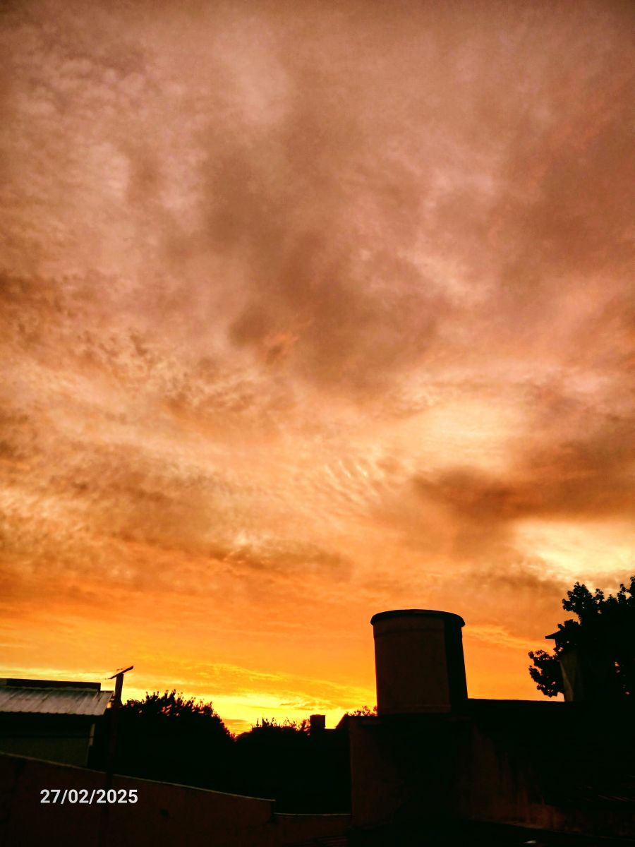 Photographer SEBASTIAN14, Weather Photos in Olivos - Weawow