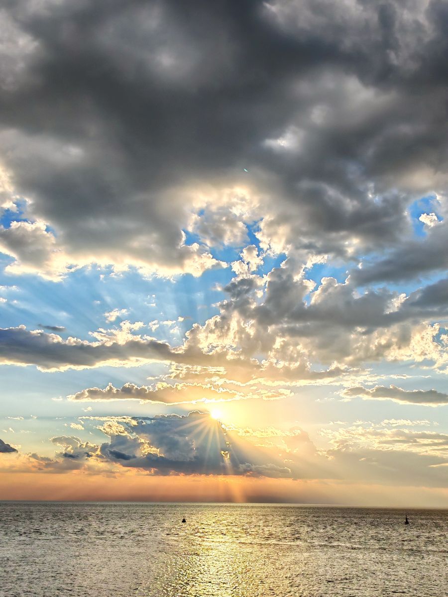 Weather forecasts with beautiful photos by JavierO2809