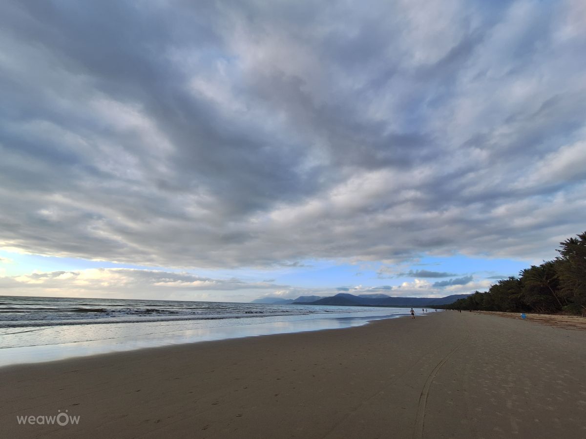 Weather Photos in Port Douglas. Weather forecasts with beautiful photos by bats