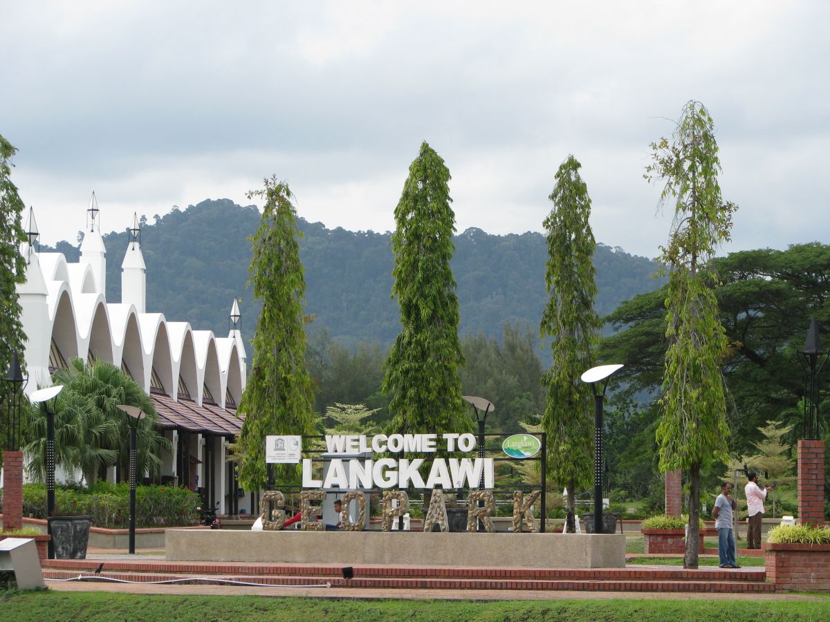 Weather Photos in Malaysia. Weather forecasts with beautiful photos by krytenator