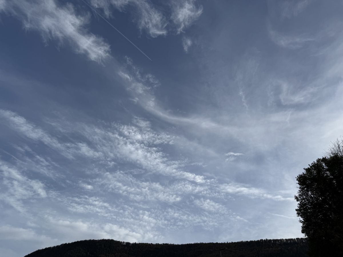 Photos météo à Sonceboz. Prévisions météo avec de superbes photos de SwissEloi