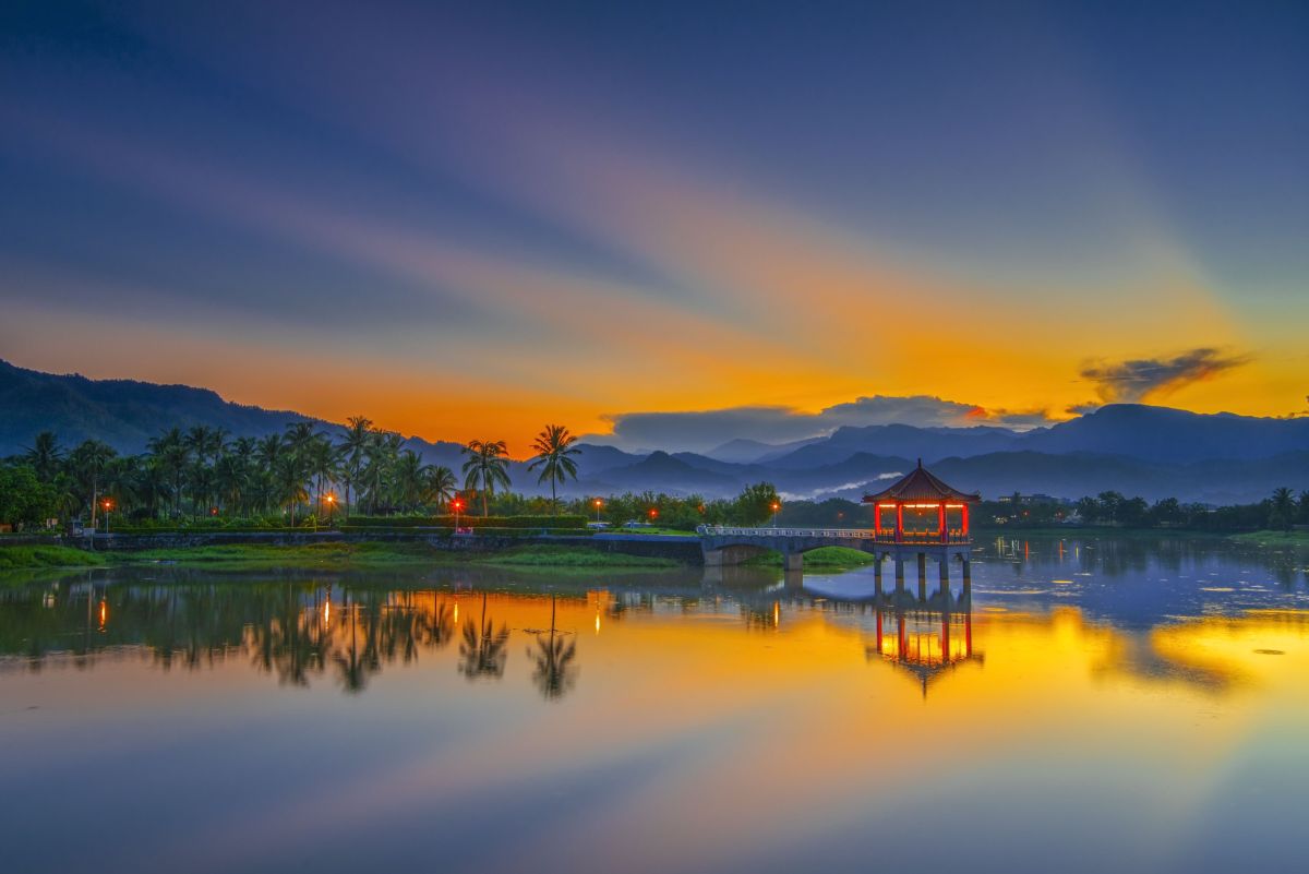 Weather forecasts with beautiful photos by 朱建頴