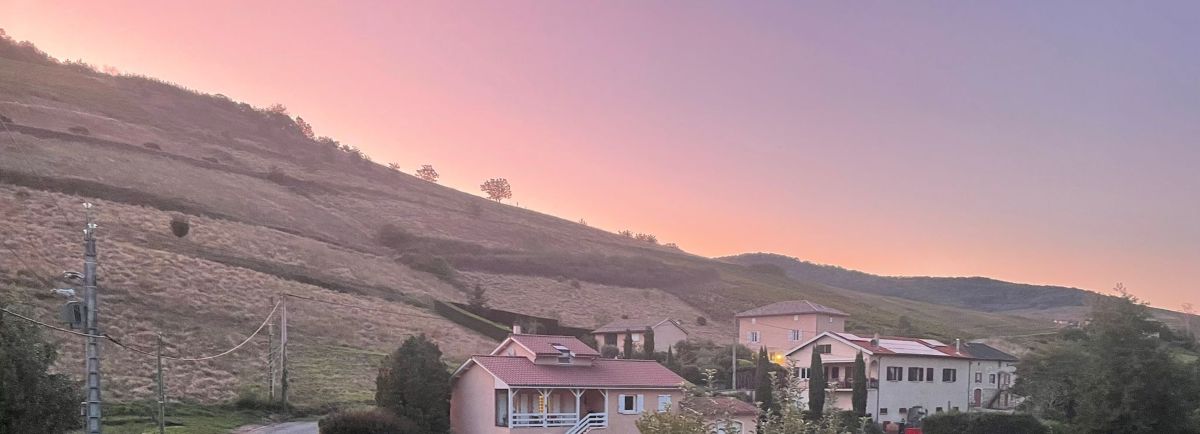 Weather Photos in Beaujolais. Weather forecasts with beautiful photos by Andbot_