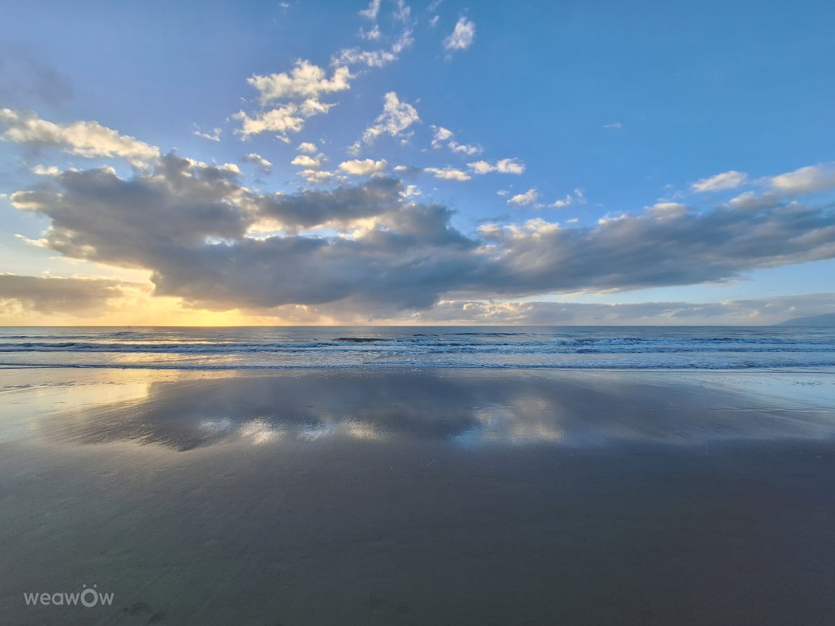 Weather Photos in Port Douglas. Weather forecasts with beautiful photos by bats