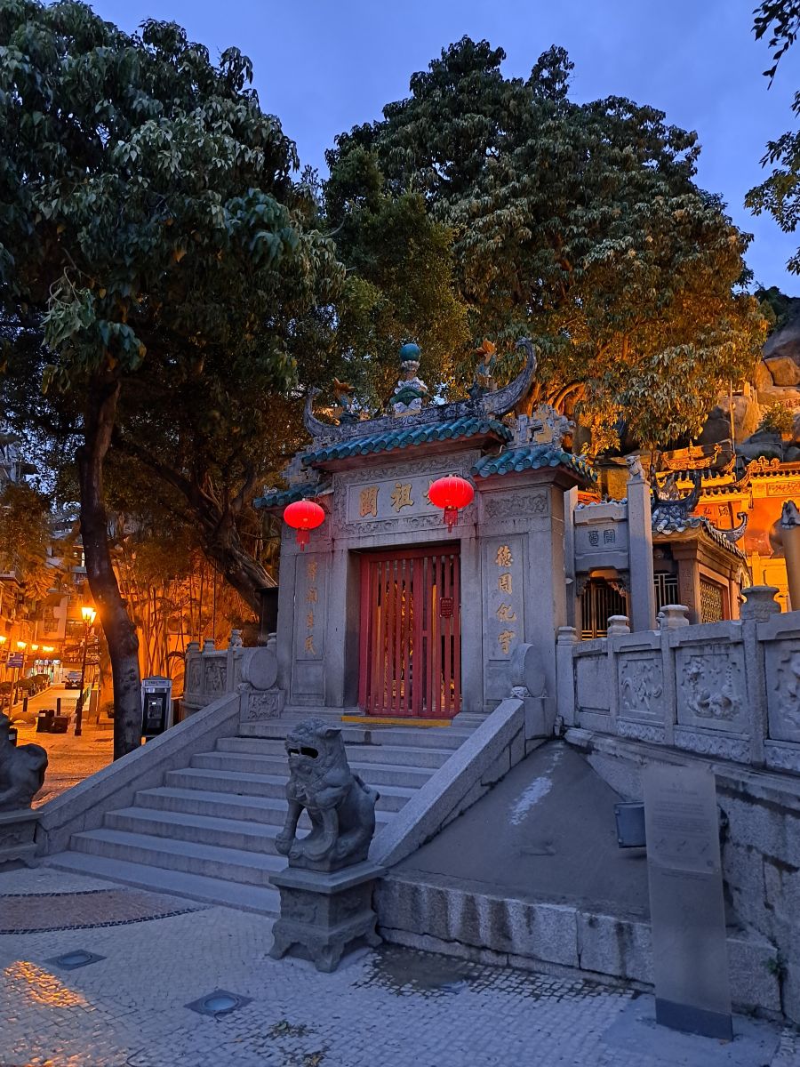 Weather forecasts with beautiful photos by NikolausMinas