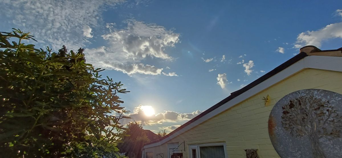 Weather forecasts with beautiful photos by Lolli