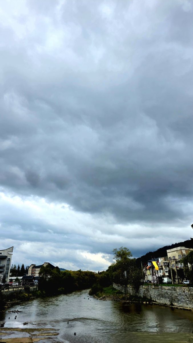 Weather Photos in Centru Muzeal Cazinoul Băilor Vatra Dornei. Weather forecasts with beautiful photos by Camelyon