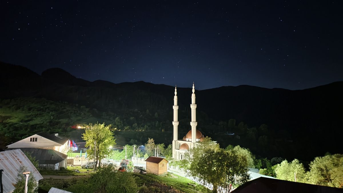 Weather forecasts with beautiful photos by Sajmir Ahmati