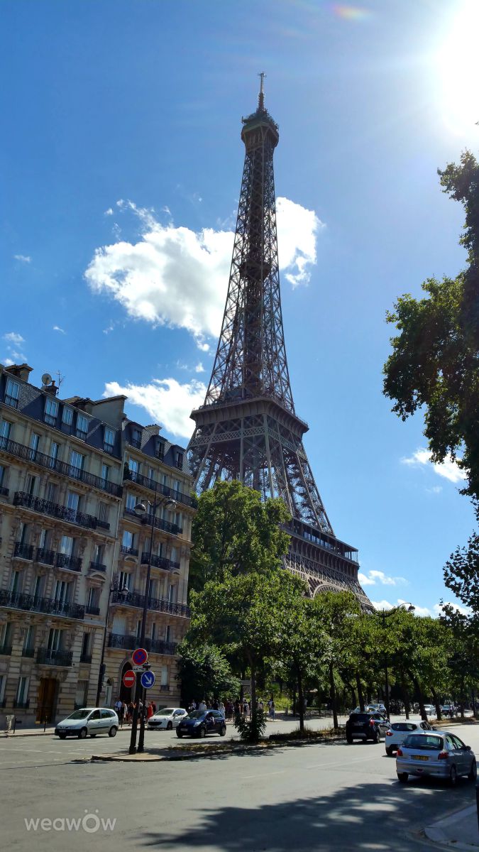 Ur. Vejrudsigt med smukke fotos af AITORS -billeder i Paris