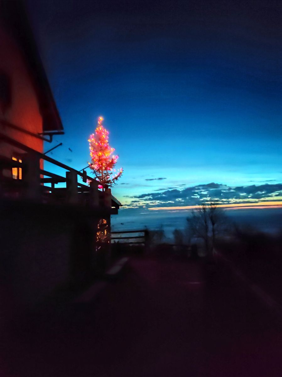 Weather forecasts with beautiful photos by Buros