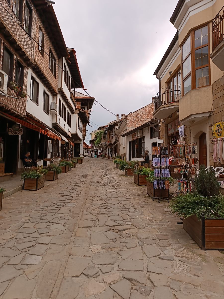 Weather Photos in Veliko Tarnovo. Weather forecasts with beautiful photos by Roxy