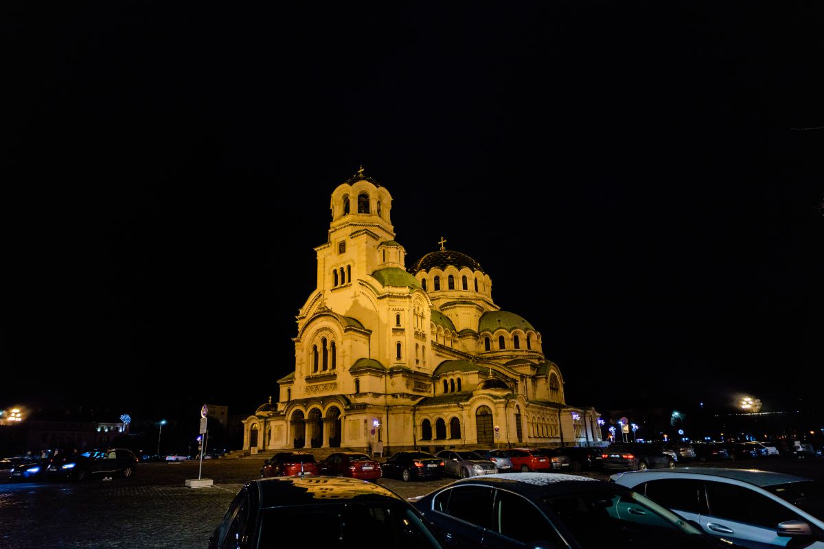Погода в софии. Храм-памятник александра невского. София столица болгарии зимой. Болгария софия центр храм. Погода в софии.