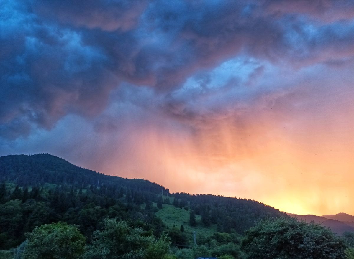 Weather Photos in Judetul Neamt. Weather forecasts with beautiful photos by Marian Teodorof