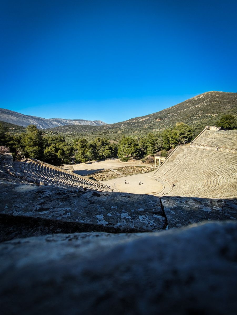 Photographe Fivegumgr, Photos météo à Ancient Theatre at the Asklepieion of Epidaurus - Weawow