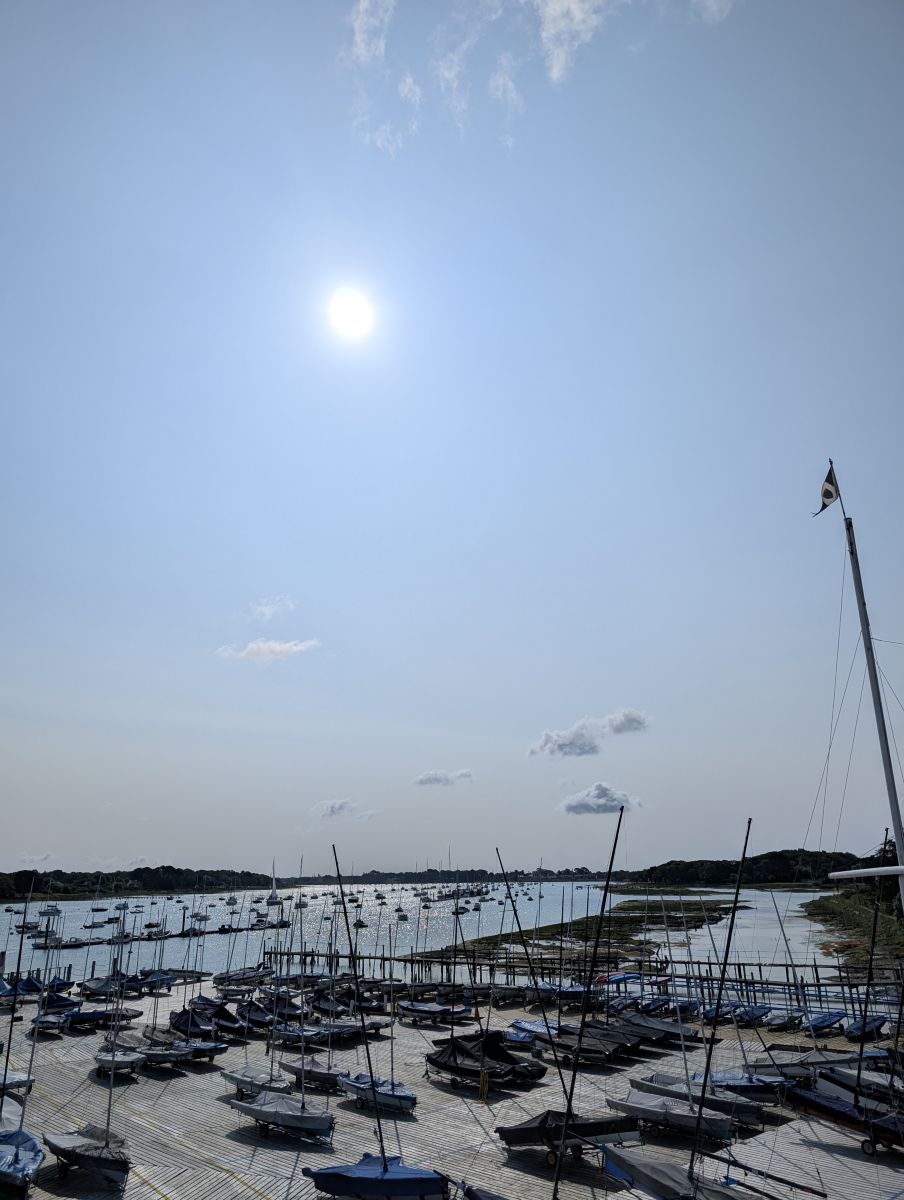 Weather Photos in Lyne Lane. Weather forecasts with beautiful photos by Petewhites