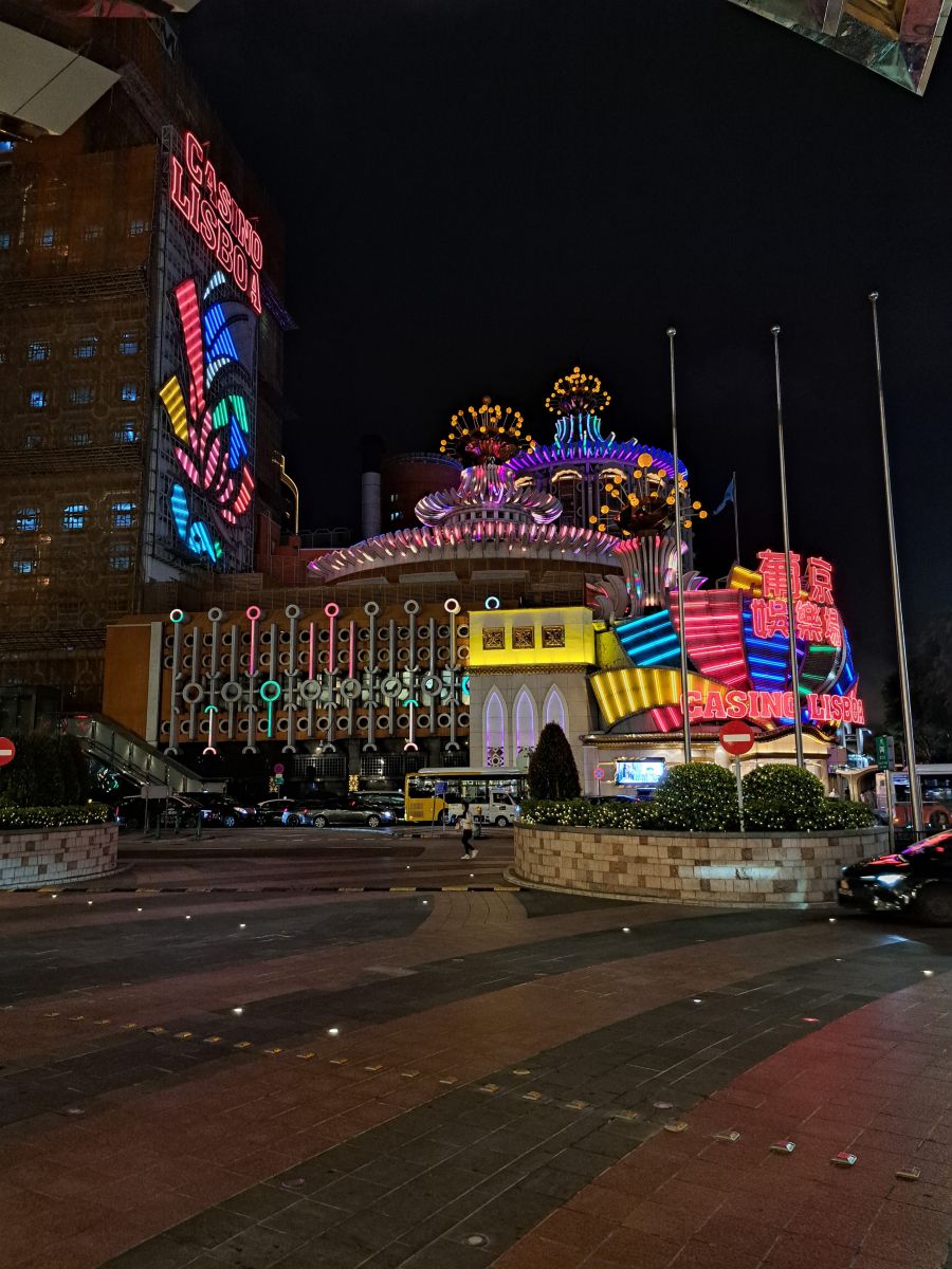 Weather forecasts with beautiful photos by NikolausMinas