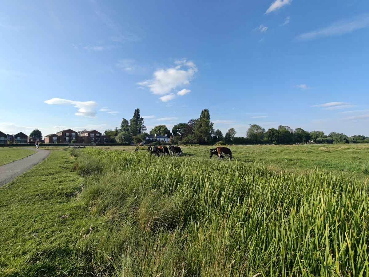 Weather Photos in United Kingdom. Weather forecasts with beautiful photos by VinodhMoodley