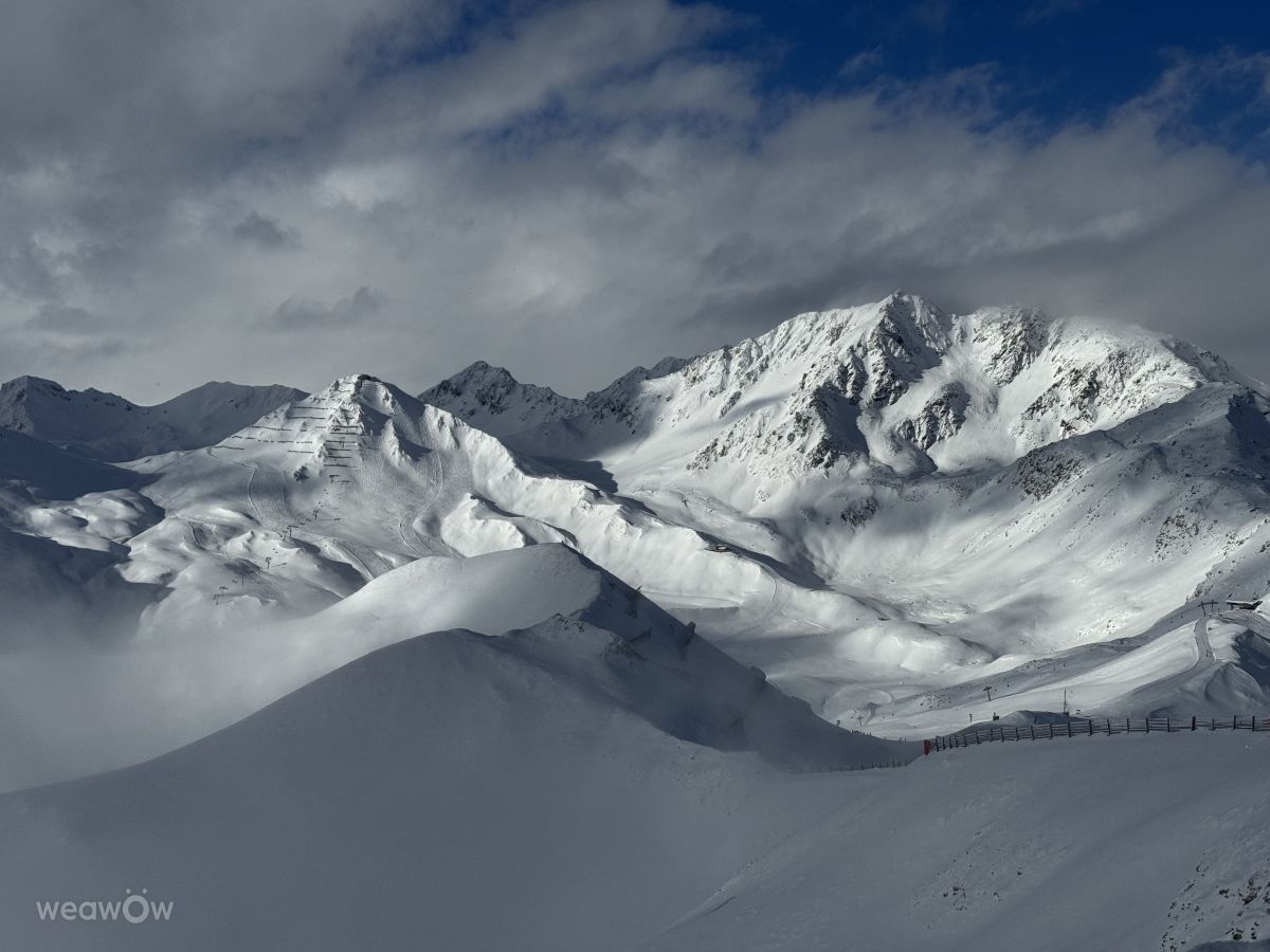 Photographer Oggy, Weather Photos in Pezidkopf - Weawow
