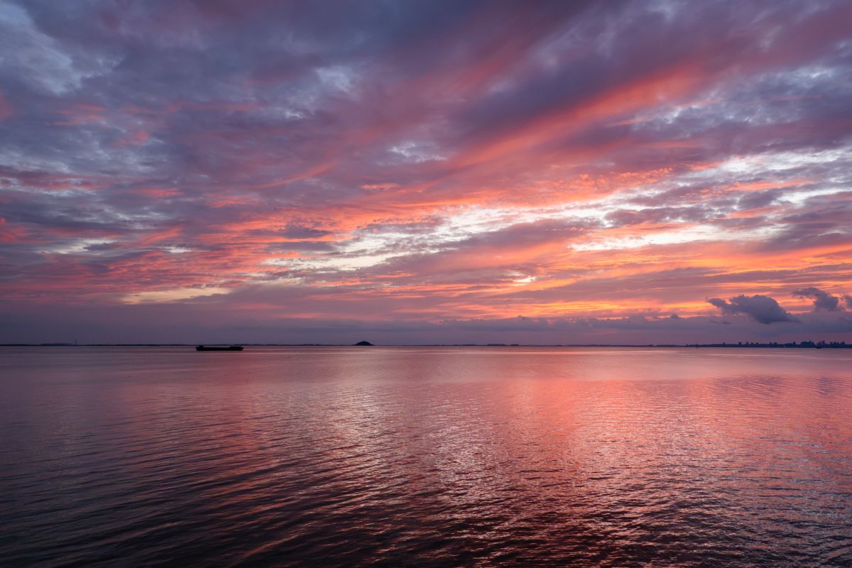Weather forecasts with beautiful photos by spikeninja