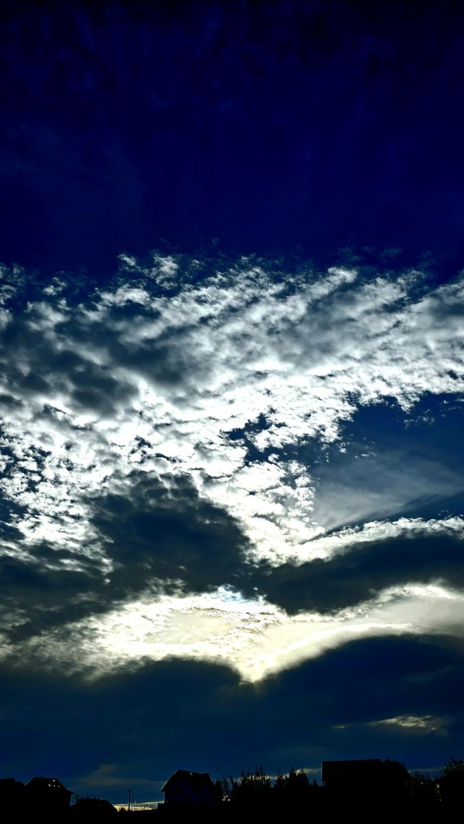 Photographer Camelyon, Weather Photos in Ipotești - Weawow