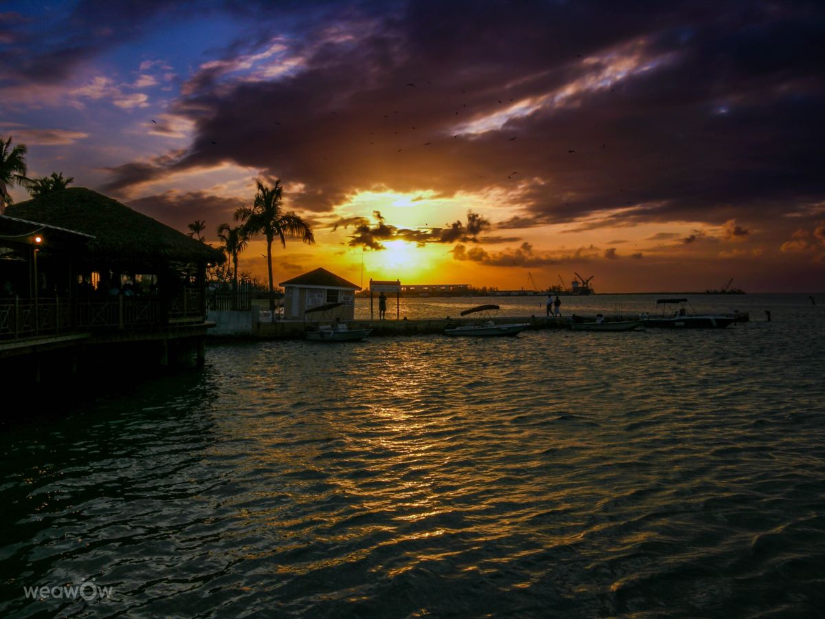 Weather forecasts with beautiful photos by GrainyBlues