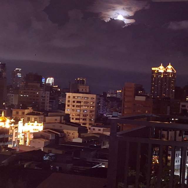 Lit. Weather forecasts with beautiful photos by Wen-ya Huang Photos in Kaohsiung City