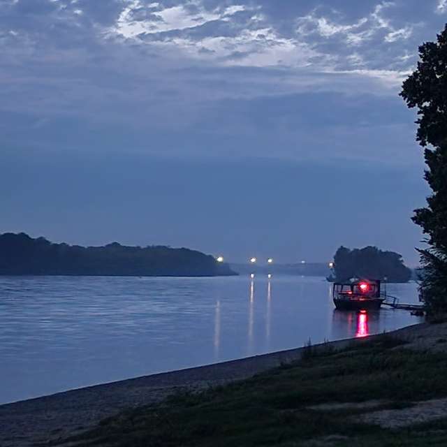 Fotos Sentado. Previsões do tempo com lindas fotos de andriei em Gorodckoy Pliazh V Parke "Samal"