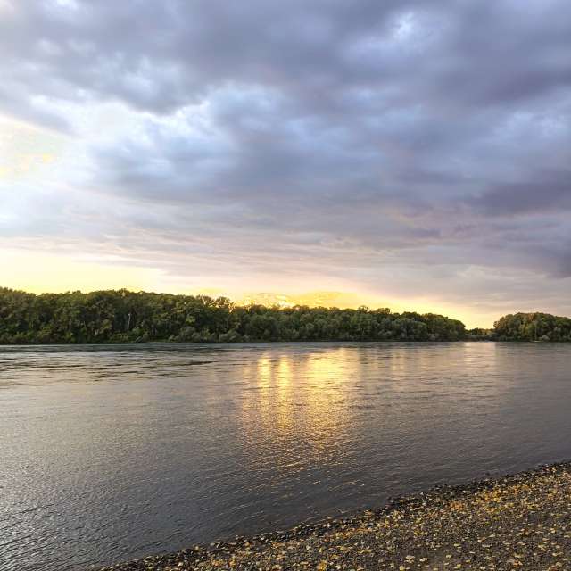 Fotos Sentado. Previsões do tempo com lindas fotos de ЮлЯШа em Gorodckoy Pliazh V Parke "Samal"