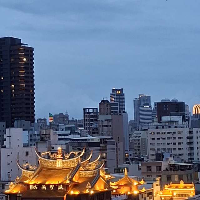Harbor. Weather forecasts with beautiful photos by Wen-ya Huang Photos in Kaohsiung City