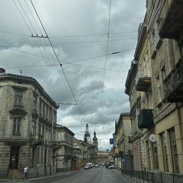 Gehweg. Wettervorhersagen mit schönen Fotos von Інна Fotos Lwiw