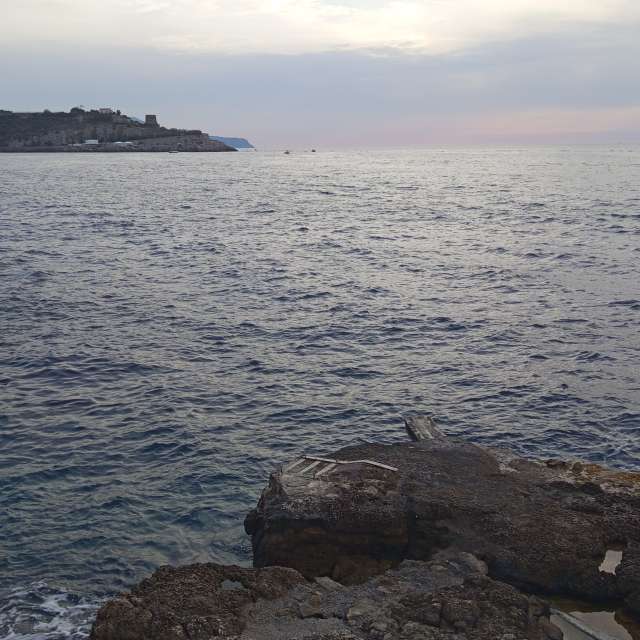 Weather forecasts with beautiful photos by Andbot_