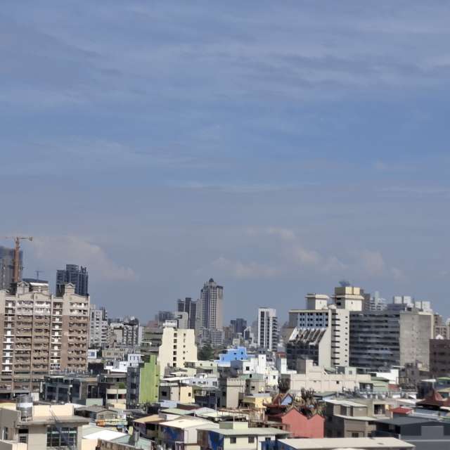 Busy. Weather forecasts with beautiful photos by Wen-ya Huang Photos in Kaohsiung City