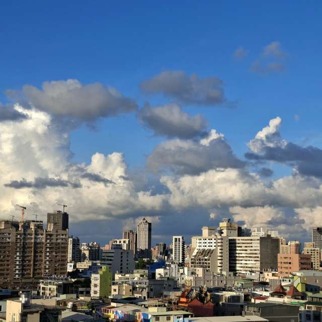Harbor. Weather forecasts with beautiful photos by Wen-ya Huang Photos in Kaohsiung City