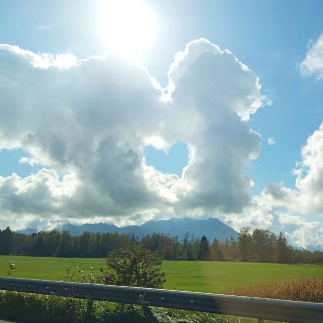 Weather forecasts with beautiful photos by Airene