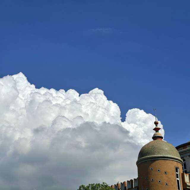 Clock. Weather forecasts with beautiful photos by Wen-ya Huang Photos in Kaohsiung City