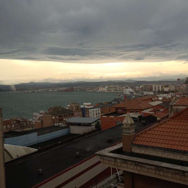 People. Weather forecasts with beautiful photos by Isabella López Photos in Santander