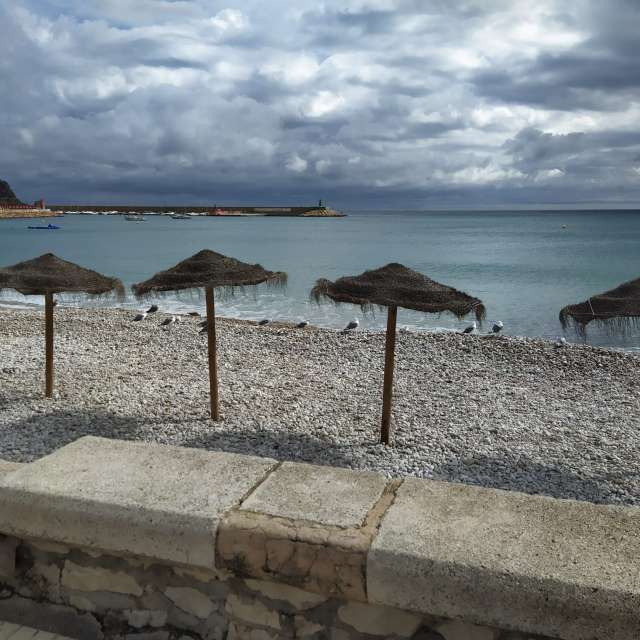 Weather forecasts with beautiful photos by Pau Lander