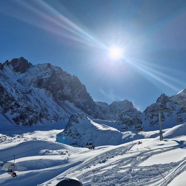 Fotos Colina. Previsões do tempo com lindas fotos de Chizh em Almaty