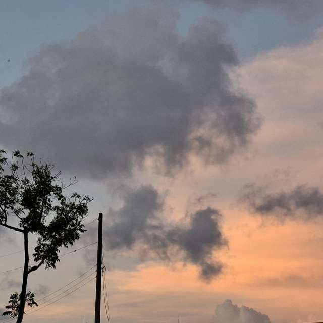 Smoke. Weather forecasts with beautiful photos by Wen-ya Huang Photos in Kaohsiung City