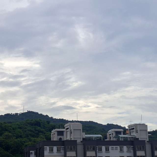 Cloudy. Weather forecasts with beautiful photos by Yvonne Huang Photos in World