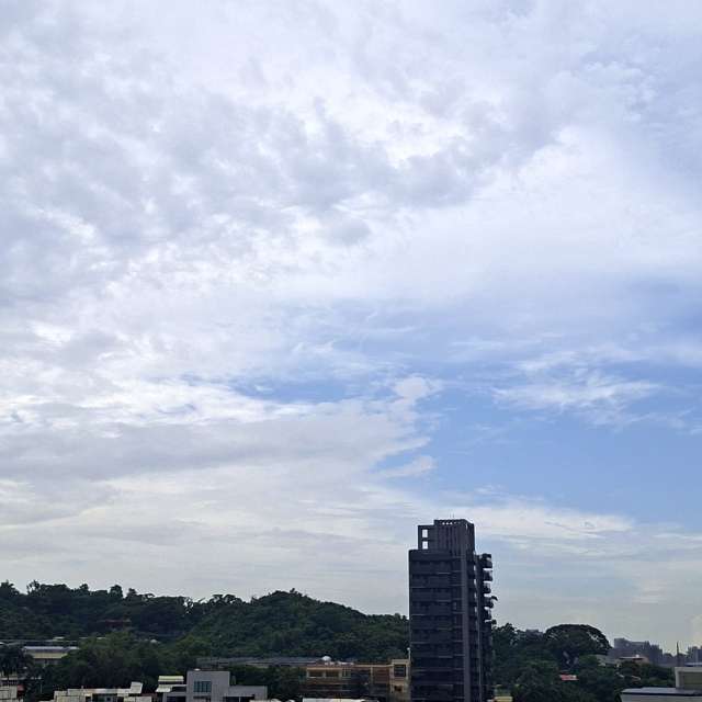 Cloudy. Weather forecasts with beautiful photos by Yvonne Huang Photos in World