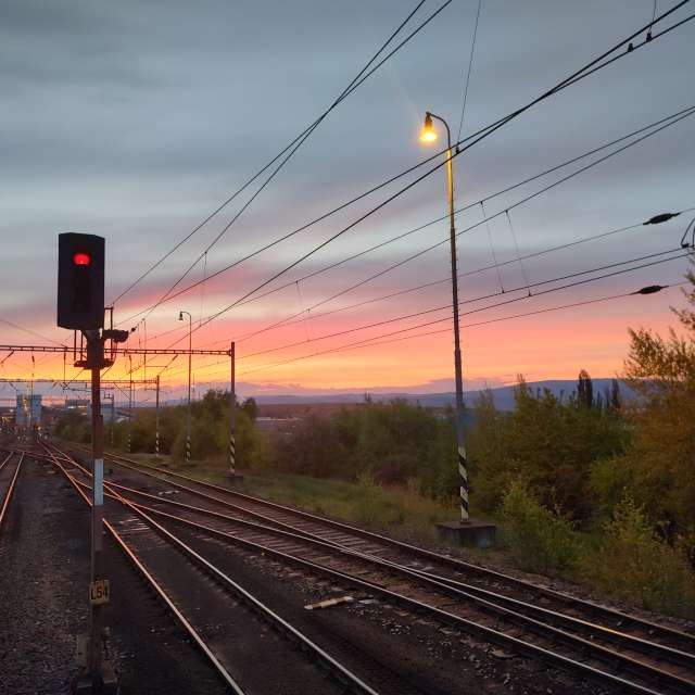 Fotos Trem. Previsões do tempo com lindas fotos de drollted em [Tušimice] power station chimney