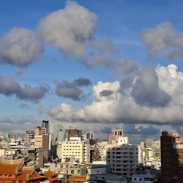 Lot. Weather forecasts with beautiful photos by Wen-ya Huang Photos in Kaohsiung City