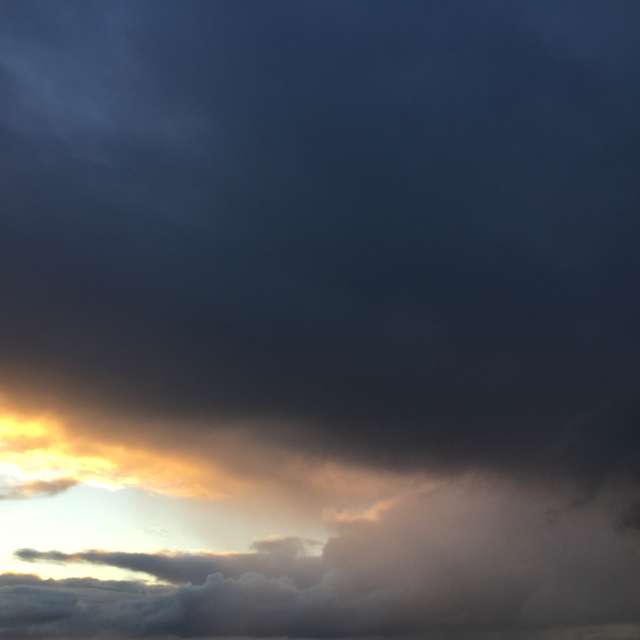 Cloudscapesの美しい写真による天気予報