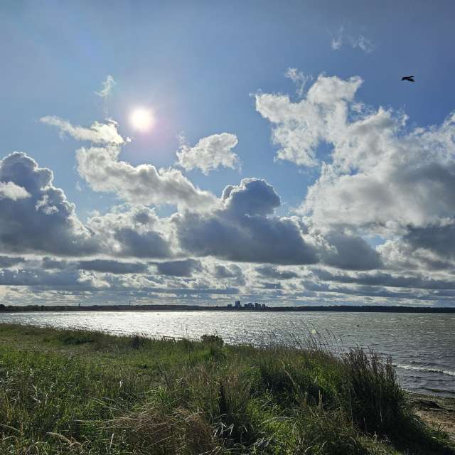 エストニアのClouds. unhombreの美しい写真による天気予報の写真