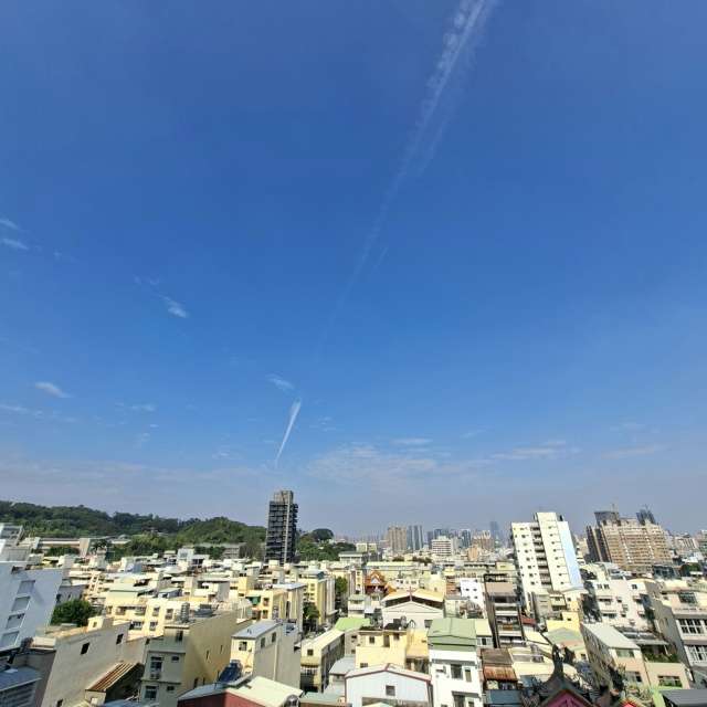 Car. Weather forecasts with beautiful photos by Wen-ya Huang Photos in Kaohsiung City