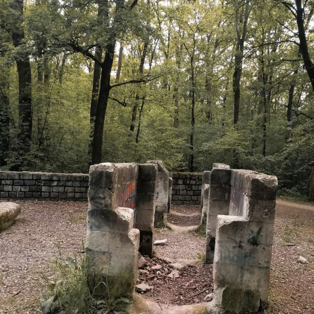 Stein. Wettervorhersagen mit schönen Fotos von Diamond Fotos Budapest