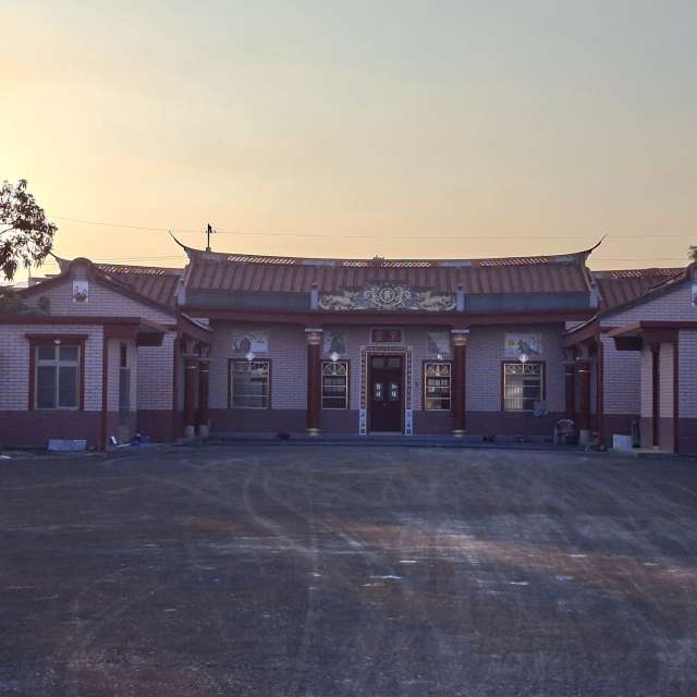 Brick. Weather forecasts with beautiful photos by Wen-ya Huang Photos in Kaohsiung City