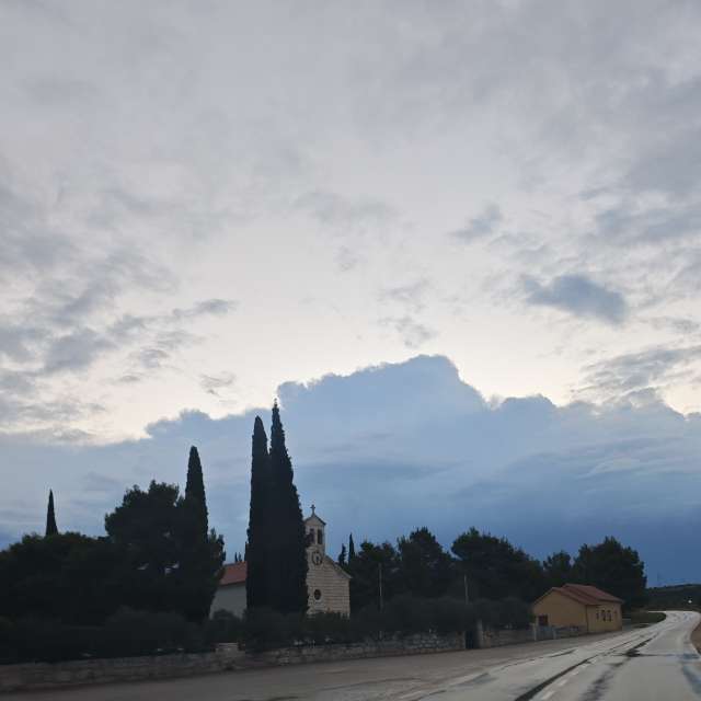 RoncevicRの美しい写真による天気予報